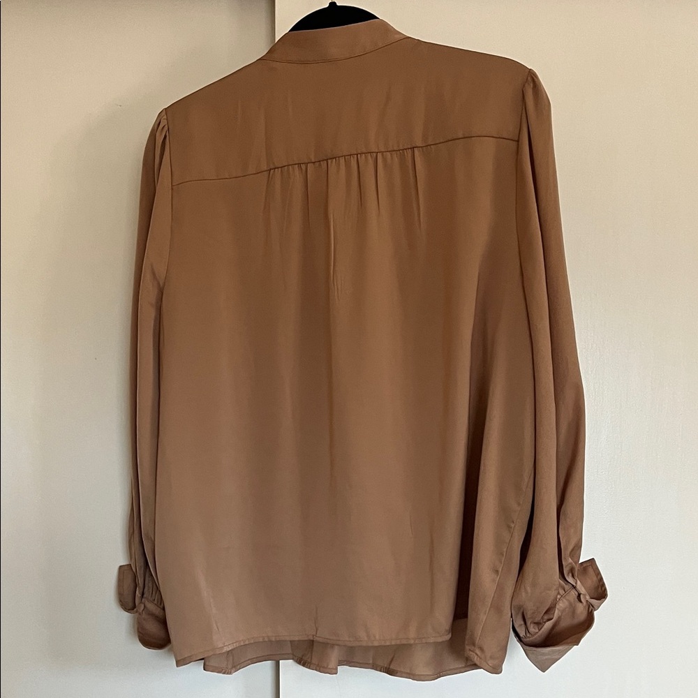 Banana Republic | Elegant Tan Women's Blouse - Picture 6 of 7